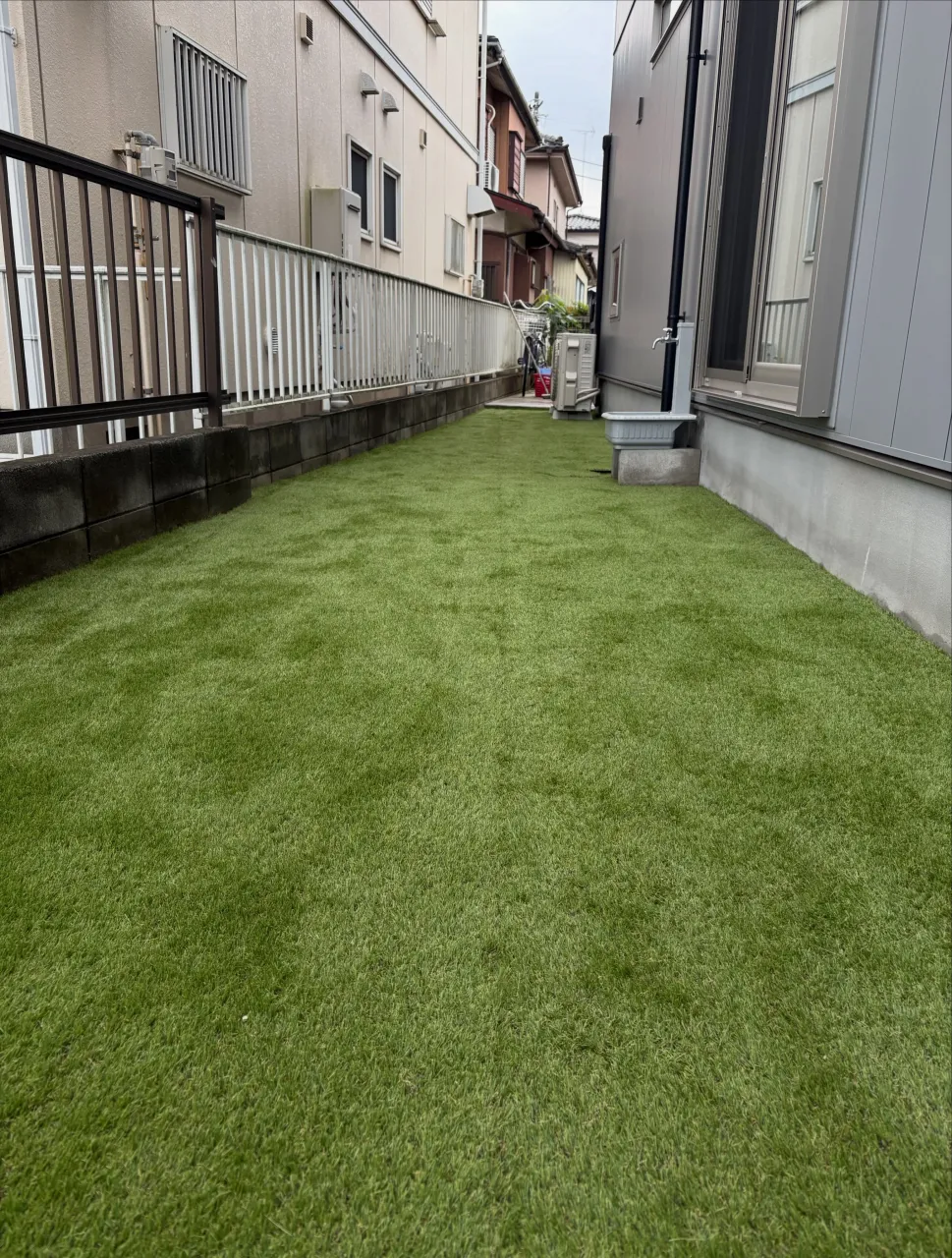 🏠😱 ちょっと待って！その新築のお庭、黒い防草シートのままで...