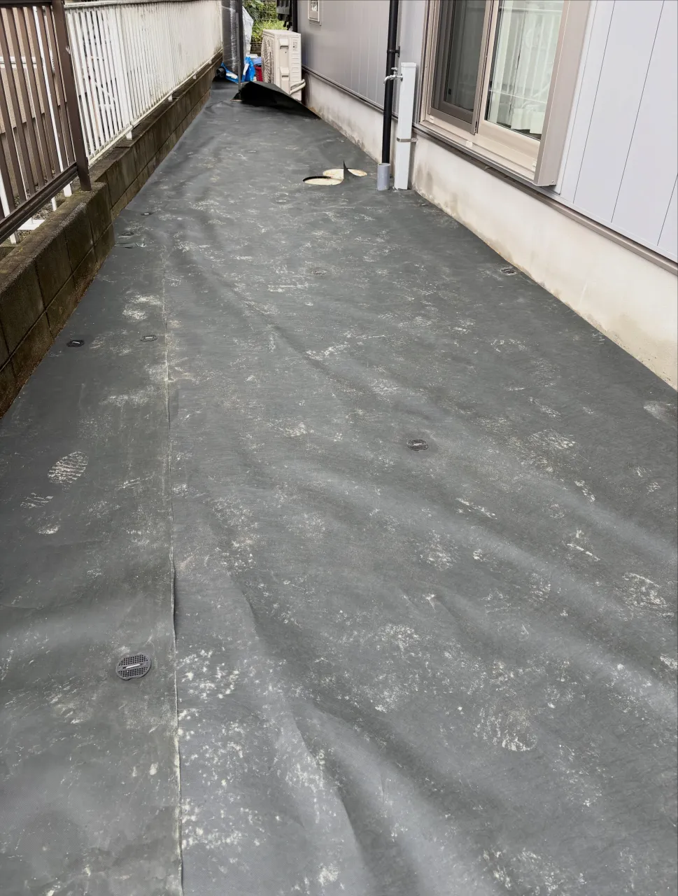 🏠😱 ちょっと待って！その新築のお庭、黒い防草シートのままで...