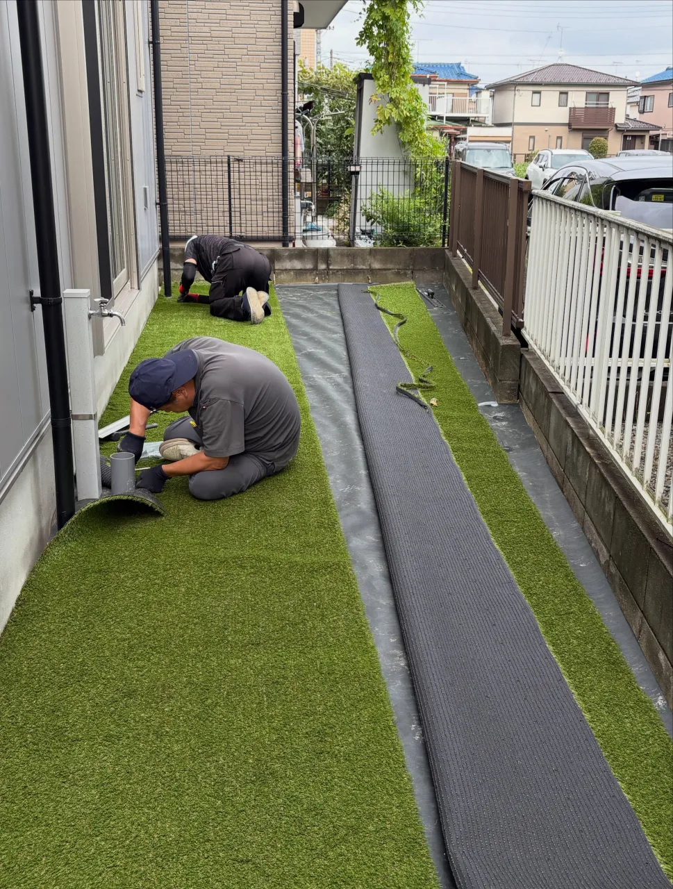 🏠😱 ちょっと待って！その新築のお庭、黒い防草シートのままで...