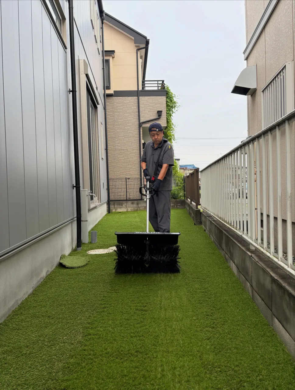 🏠😱 ちょっと待って！その新築のお庭、黒い防草シートのままで...