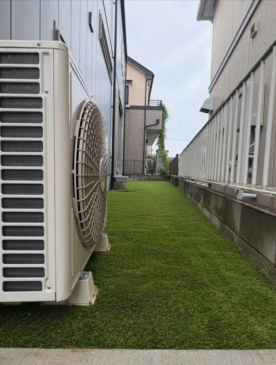 🏠😱 ちょっと待って！その新築のお庭、黒い防草シートのままで...