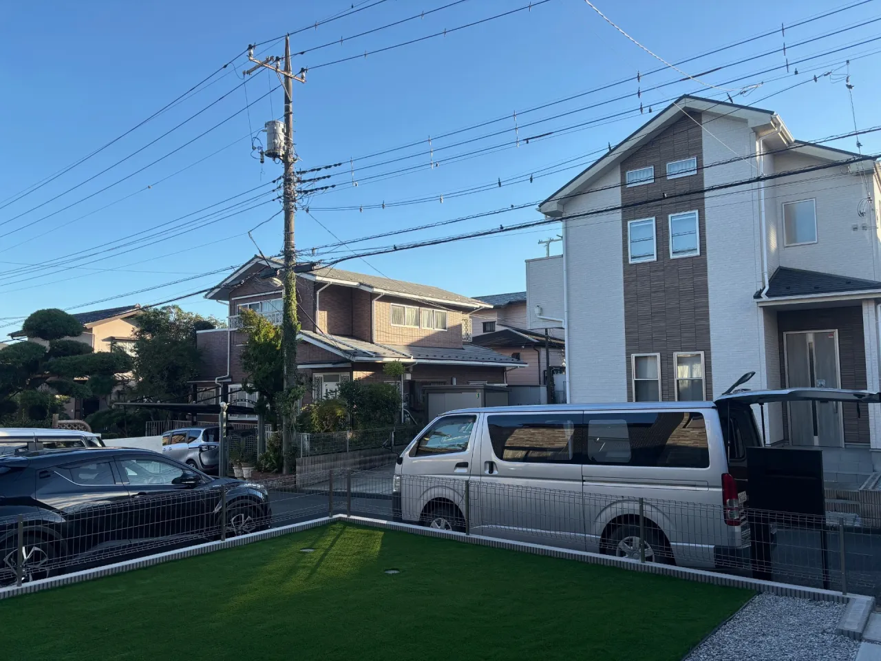 埼玉県鳩山町の新築戸建てのお庭に人工芝施工の完成写真