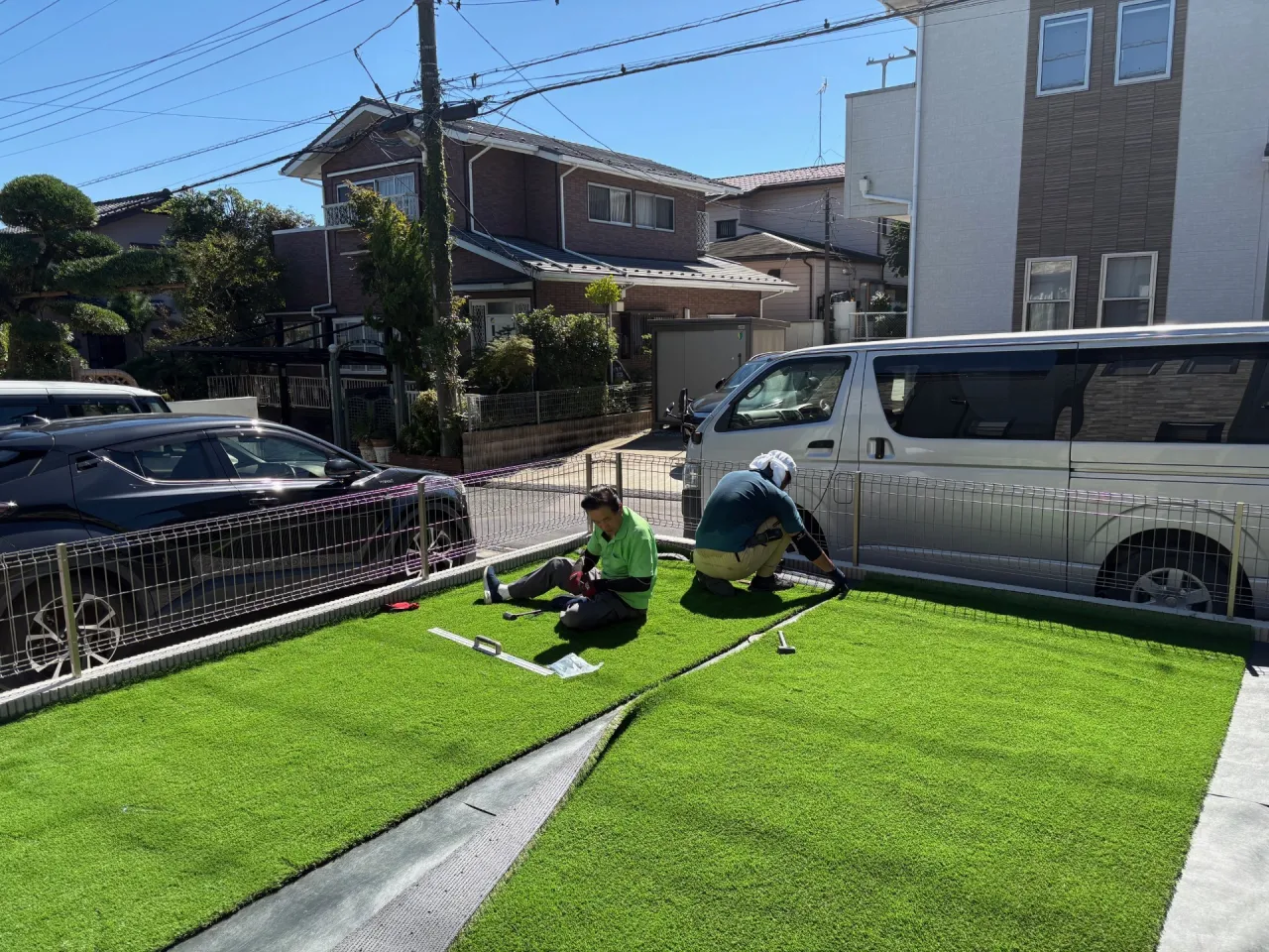 人工芝施工中