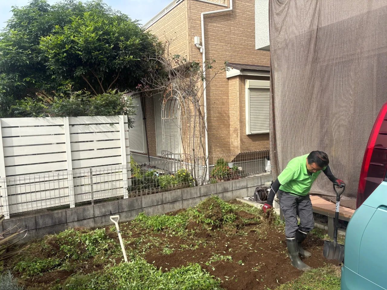 天然芝剥がし・雑草除去