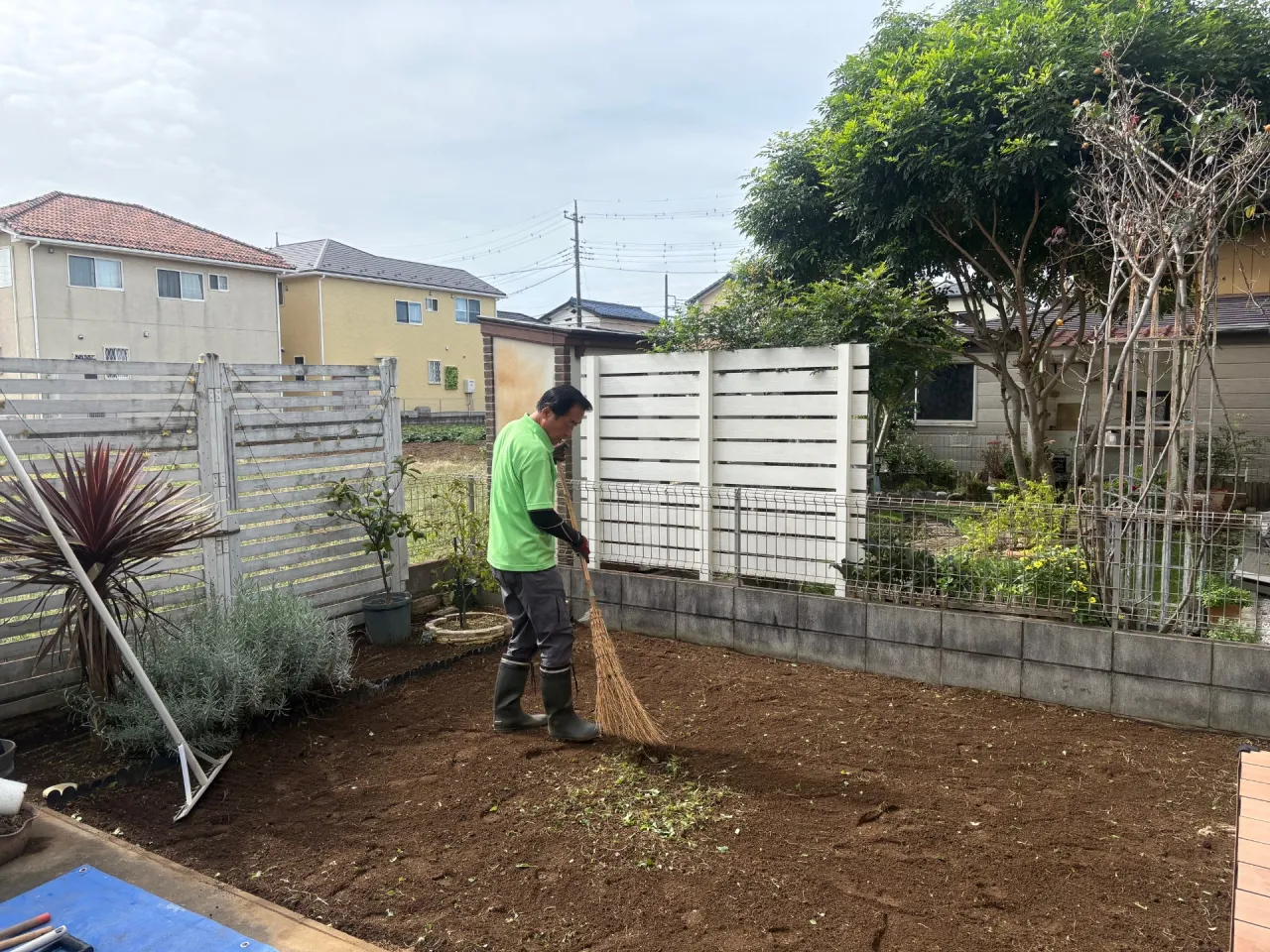 更地の土の状態に戻します