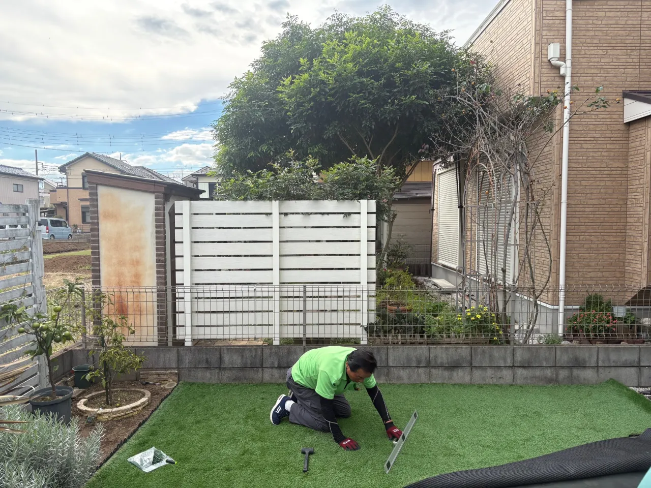 人工芝施工作業中