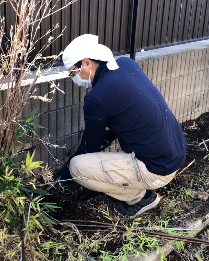 庭のお手入れに悩んでいる皆様へ🌿、効果的な雑草対策として「高...